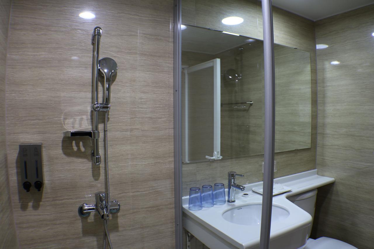 Mingli Hotel Kaohsiung Esterno foto